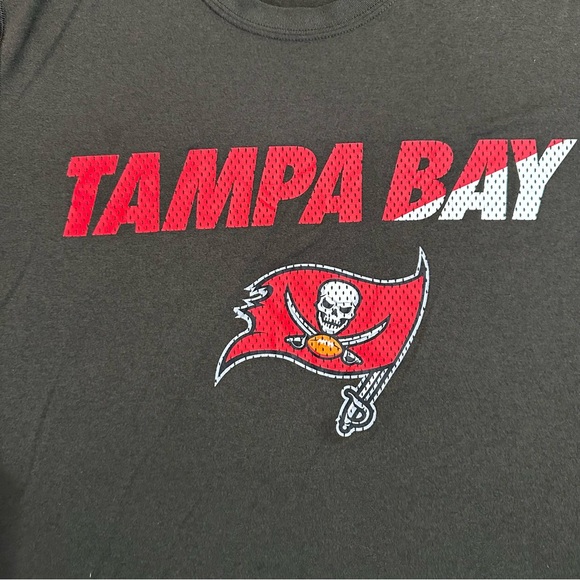 Nike Tampa Bay Buccaneers NFL Dri Fit Training Shirt Mens Large Gray Red Logo - Picture 2 of 6